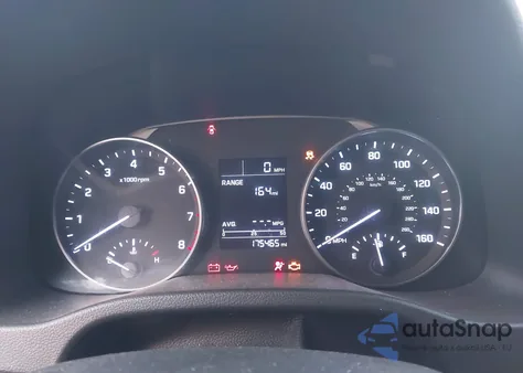 2017 Hyundai Elantra Se z USA, uszkodzony, nr VIN 5NPD74LF9HH136680